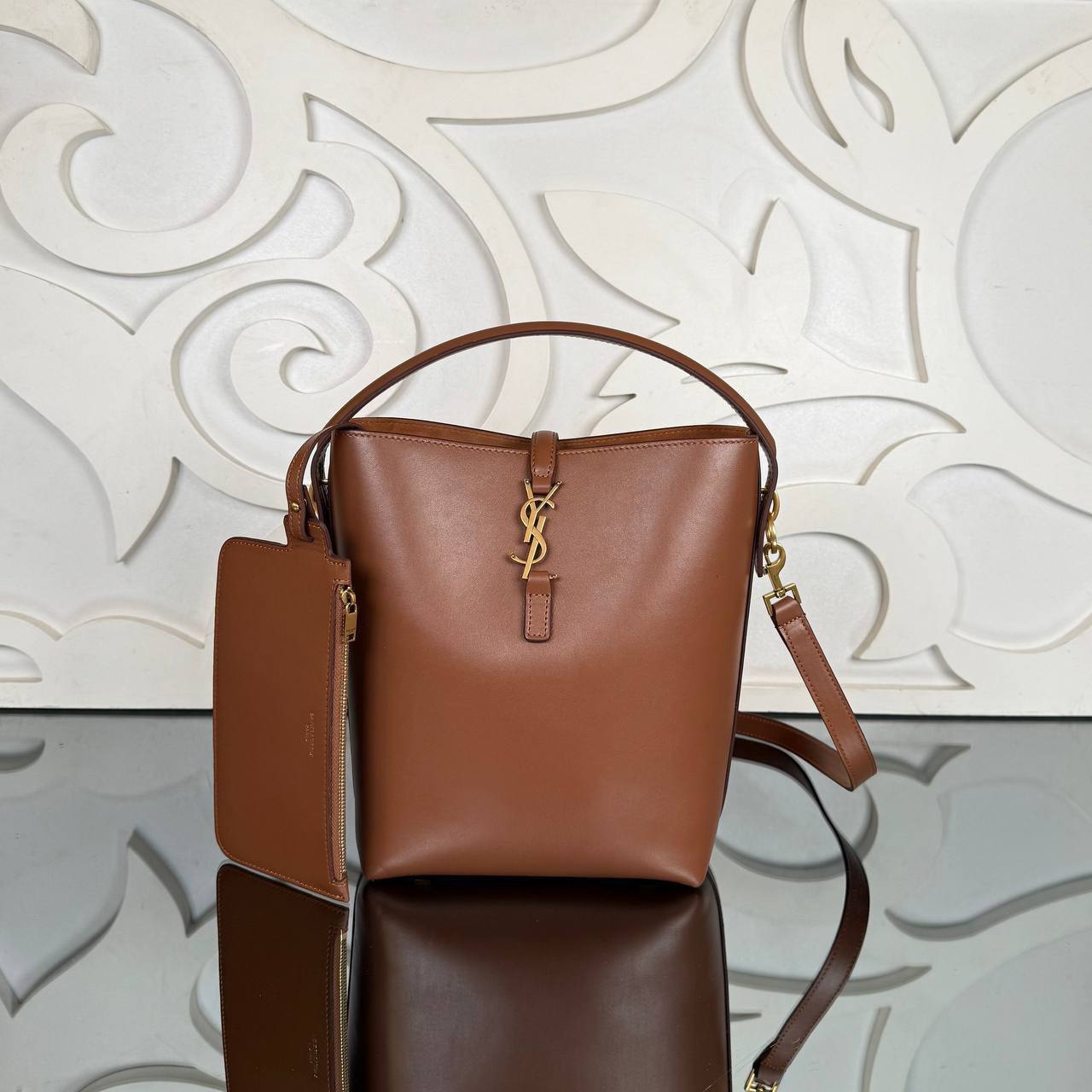 Small Hobo Bag in Smooth Leather - Зображення 8