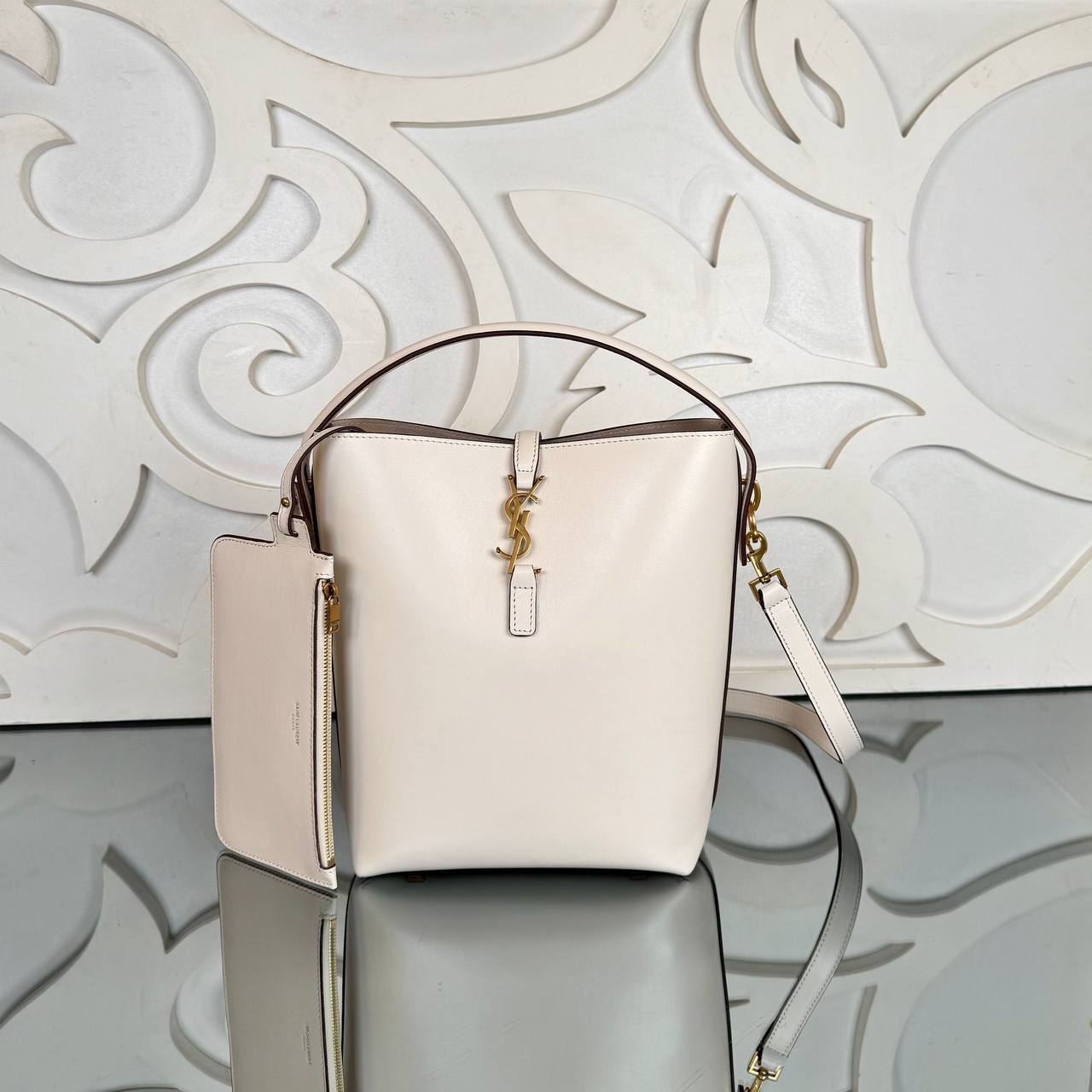 Small Hobo Bag in Smooth Leather - Зображення 5