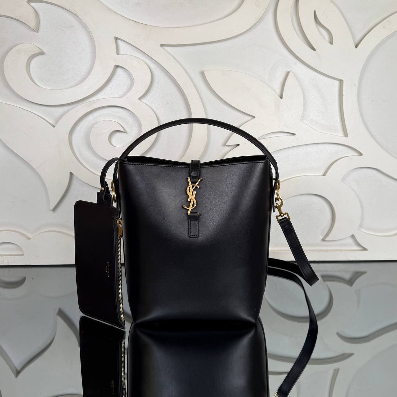 Small Hobo Bag in Smooth Leather - Зображення 2