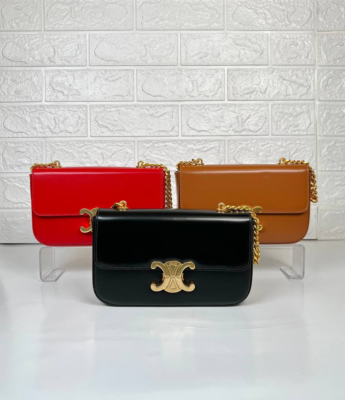 Елегантна сумка-crossbody з гладким клапаном та закругленими кутами. - Зображення 6
